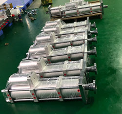 東莞氣液增壓缸-快速型，油氣隔離，配小模具頭（客戶要求）