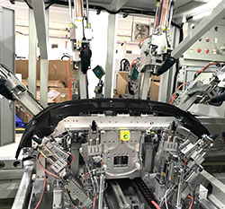 1噸氣液增壓缸：某汽車保險杠沖孔打孔，汽車倒車雷達沖孔機設備廠家解決方案