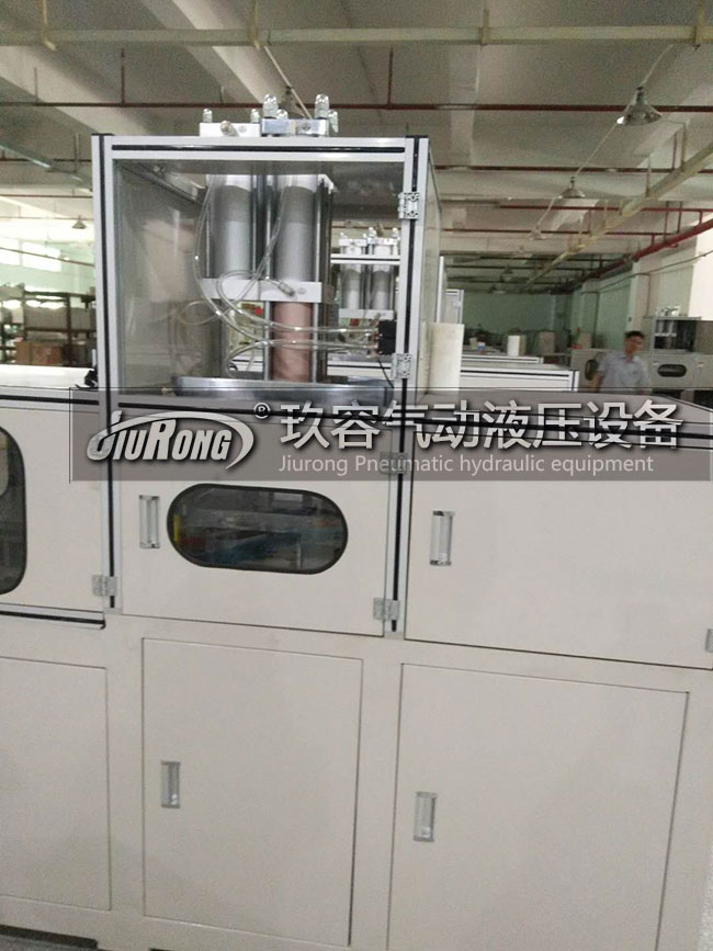 客戶的鋰電池極耳成型機，自動入殼機產品圖